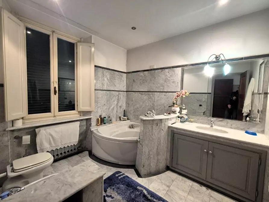 Immagine 22 di Appartamento in vendita  a Lucca