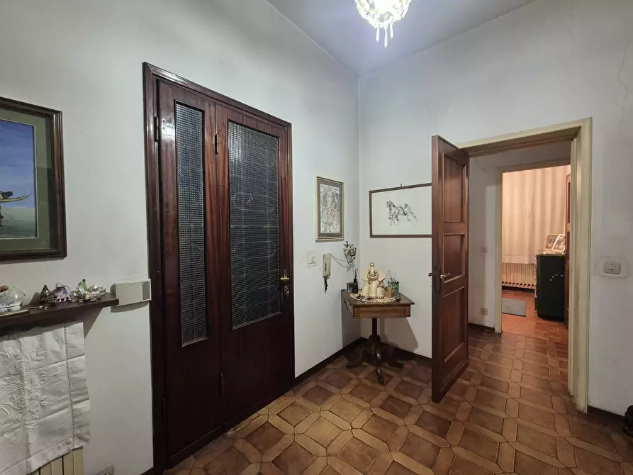 Immagine 16 di Appartamento in vendita  a Lucca