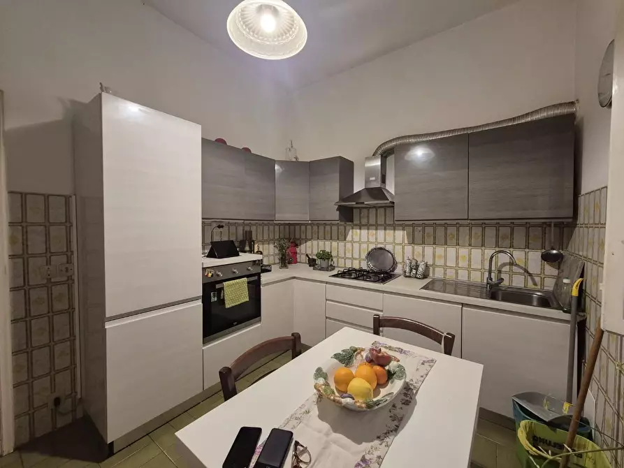 Immagine 13 di Appartamento in vendita  a Lucca