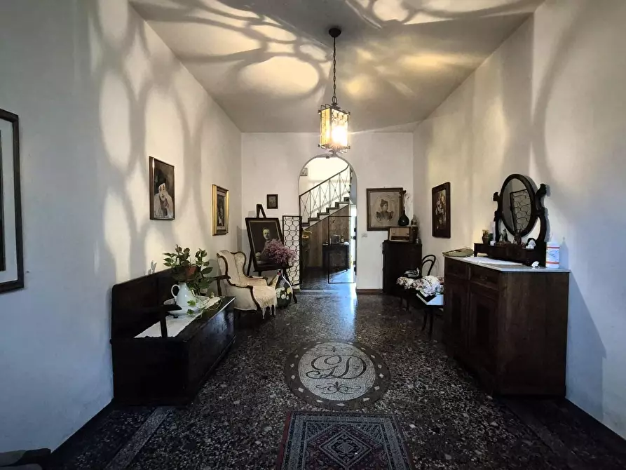 Immagine 27 di Appartamento in vendita  a Lucca