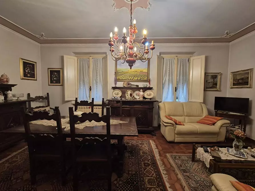 Immagine 6 di Appartamento in vendita  a Lucca