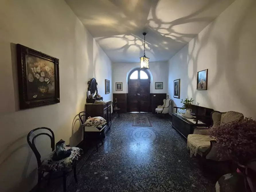 Immagine 26 di Appartamento in vendita  a Lucca