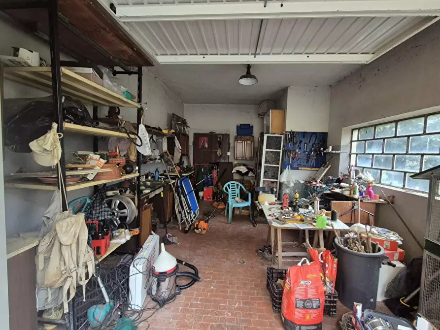 Immagine 30 di Appartamento in vendita  a Lucca