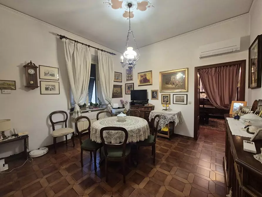 Immagine 12 di Appartamento in vendita  a Lucca