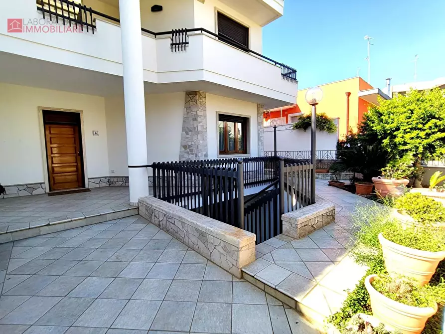 Immagine 2 di Villa in vendita  a Lecce