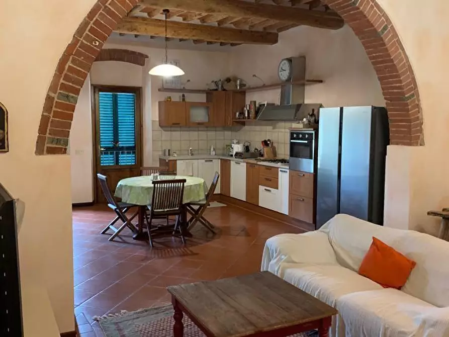 Immagine 2 di Palazzo in vendita  a Vinci