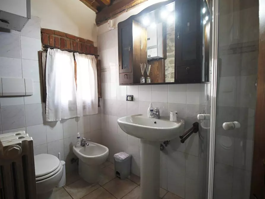 Immagine 5 di Casa colonica in affitto  a Vinci