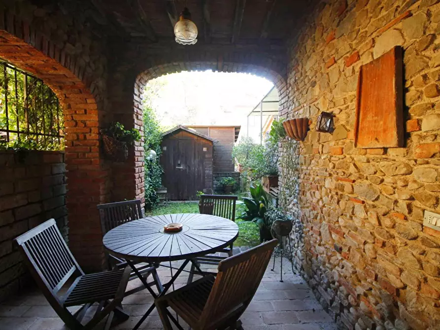 Immagine 8 di Casa colonica in affitto  a Vinci