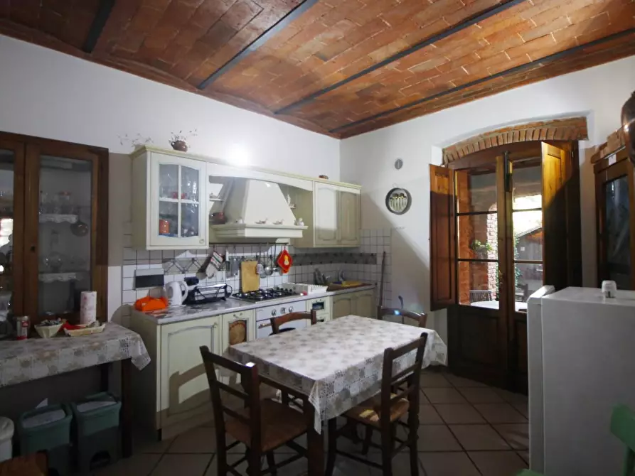 Immagine 4 di Casa colonica in affitto  a Vinci