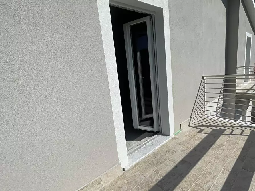 Immagine 4 di Casa semindipendente in vendita  a Ortonovo