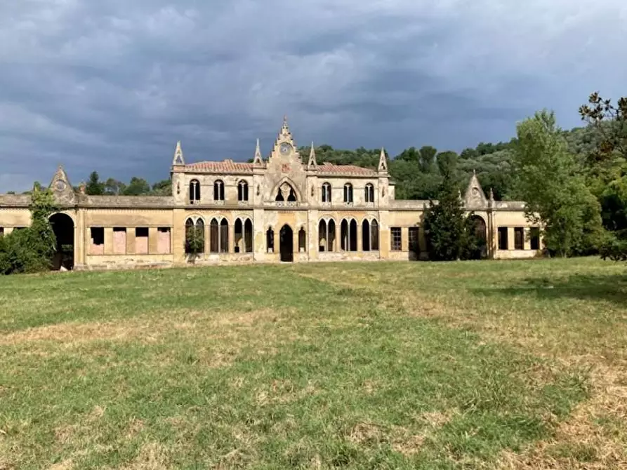 Immagine 1 di Villa in vendita  a San Giuliano Terme