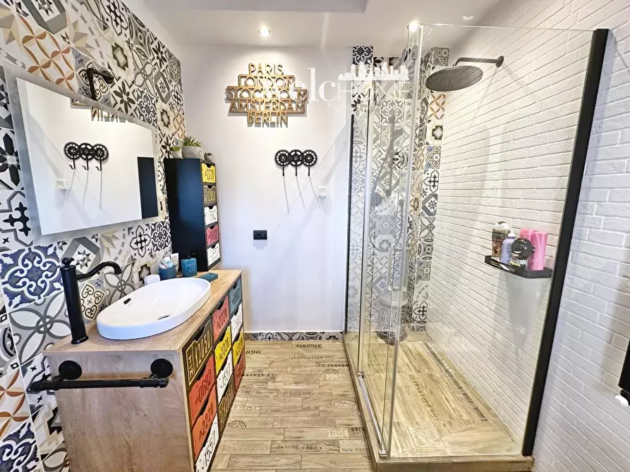 Immagine 21 di Villa in vendita  a Campi Bisenzio