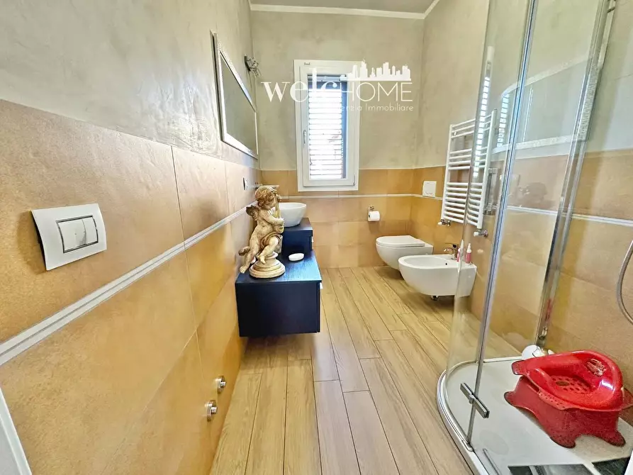 Immagine 18 di Villa in vendita  a Campi Bisenzio