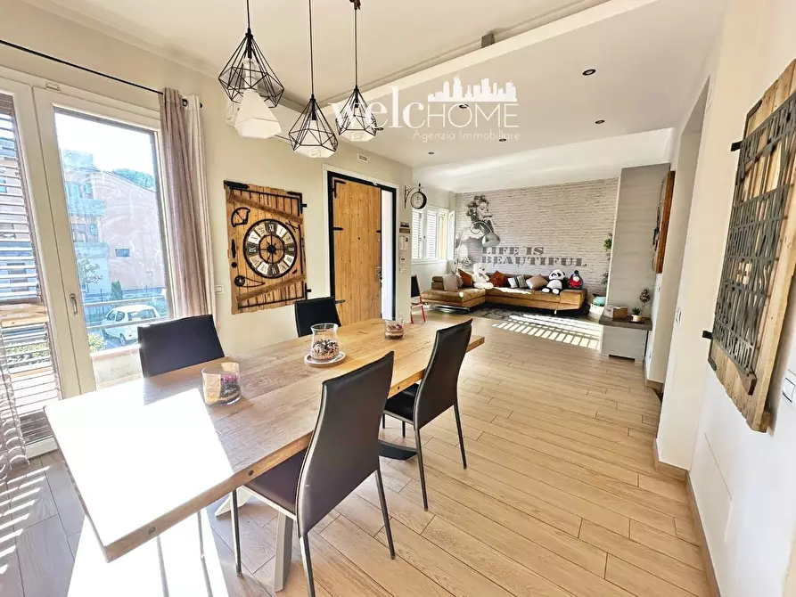 Immagine 50 di Villa in vendita  a Campi Bisenzio