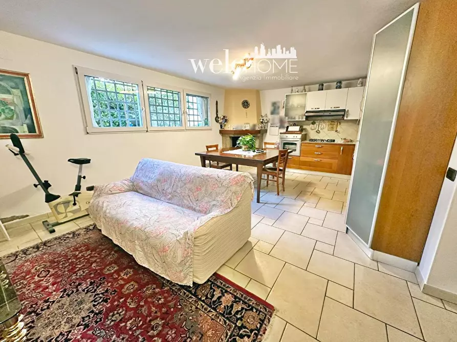 Immagine 26 di Villa in vendita  a Campi Bisenzio