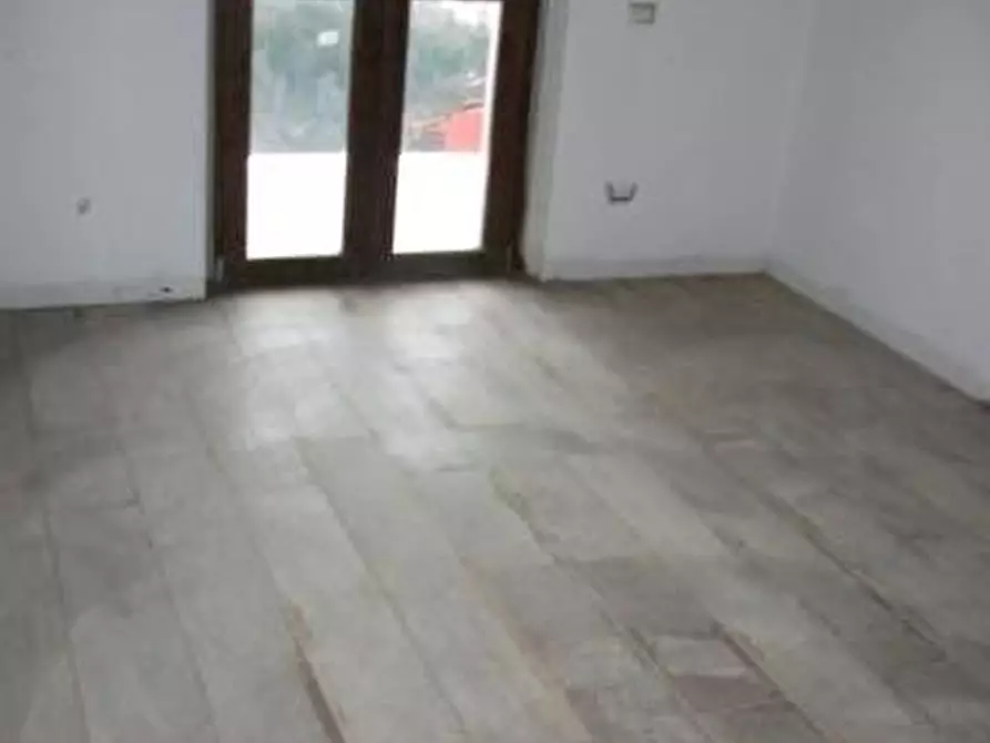 Immagine 2 di Casa semindipendente in vendita  a Carrara