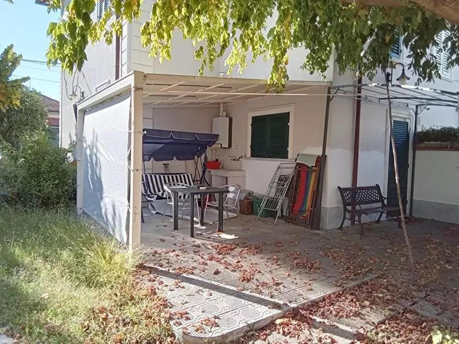 Immagine 11 di Casa bifamiliare in vendita  a Camaiore