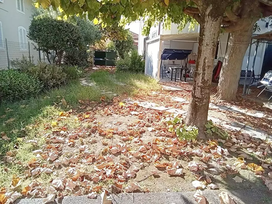 Immagine 12 di Casa bifamiliare in vendita  a Camaiore