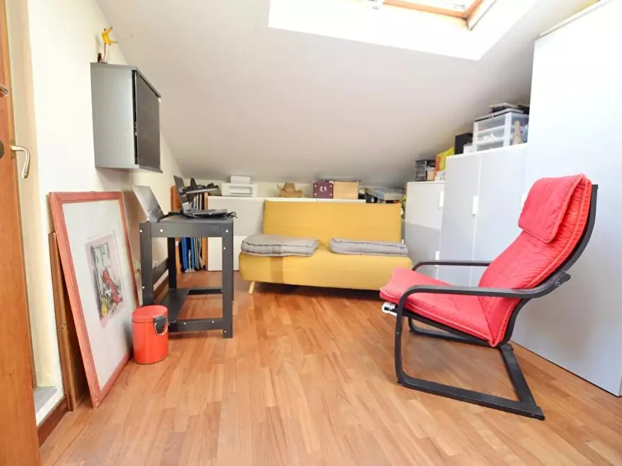 Immagine 17 di Appartamento in vendita  a Lucca