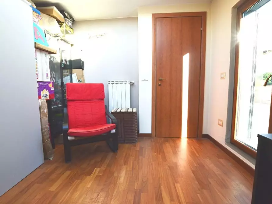 Immagine 20 di Appartamento in vendita  a Lucca