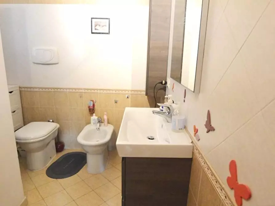 Immagine 13 di Appartamento in vendita  a Lucca