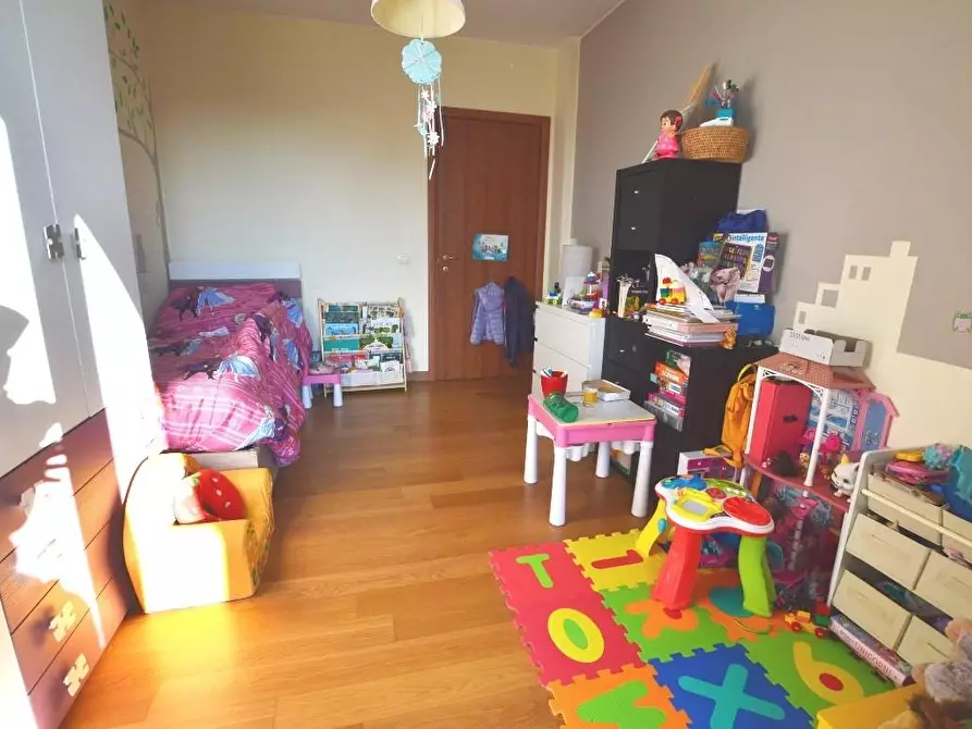 Immagine 11 di Appartamento in vendita  a Lucca