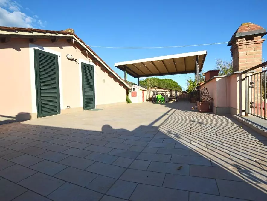 Immagine 1 di Appartamento in vendita  a Lucca