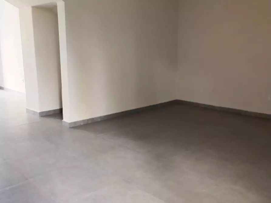 Immagine 6 di Locale commerciale in affitto  a Poggio A Caiano