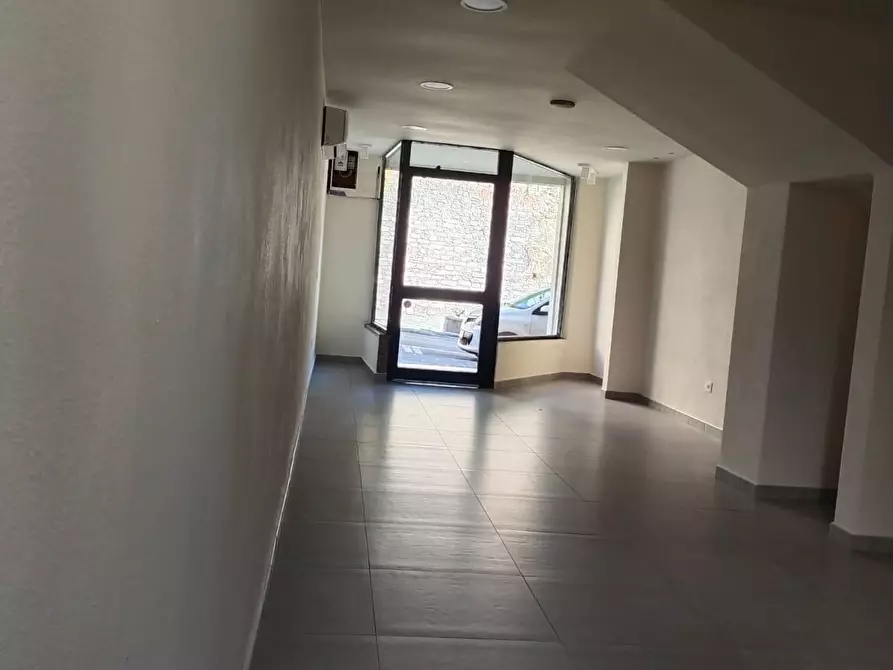 Immagine 5 di Locale commerciale in affitto  a Poggio A Caiano