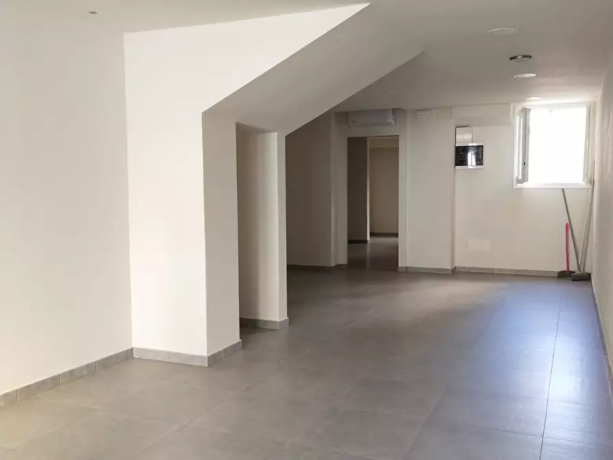 Immagine 2 di Locale commerciale in affitto  a Poggio A Caiano