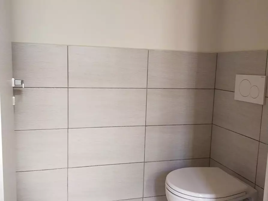 Immagine 13 di Locale commerciale in affitto  a Poggio A Caiano