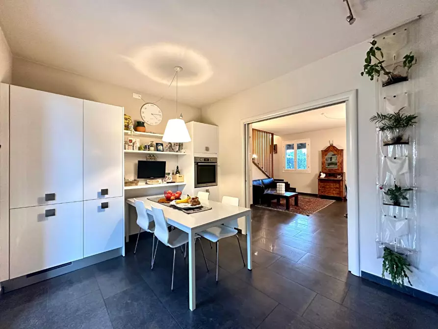 Immagine 13 di Casa bifamiliare in vendita  a Lucca