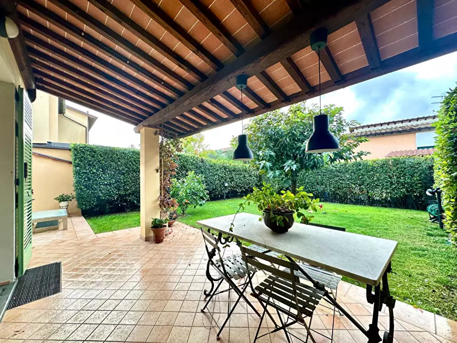 Immagine 15 di Casa bifamiliare in vendita  a Lucca