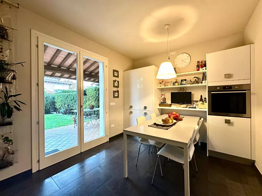 Immagine 12 di Casa bifamiliare in vendita  a Lucca