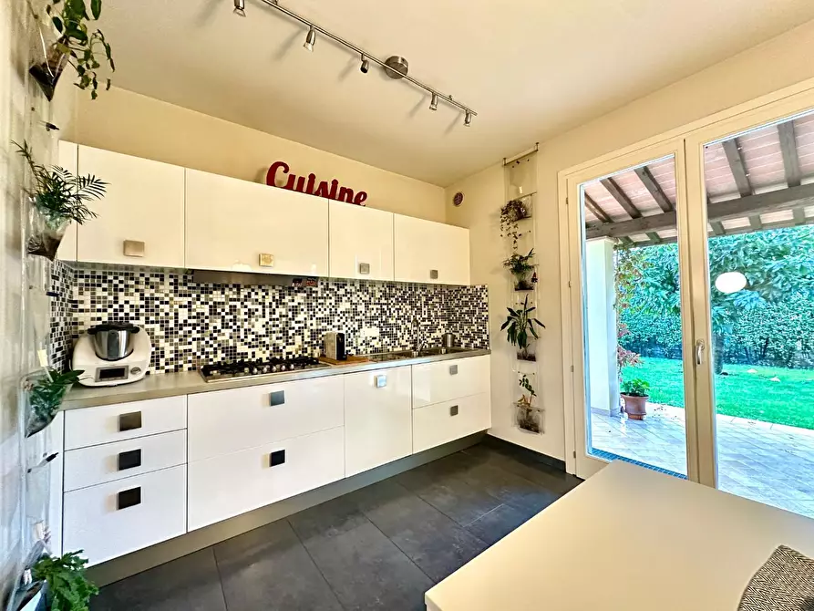 Immagine 14 di Casa bifamiliare in vendita  a Lucca