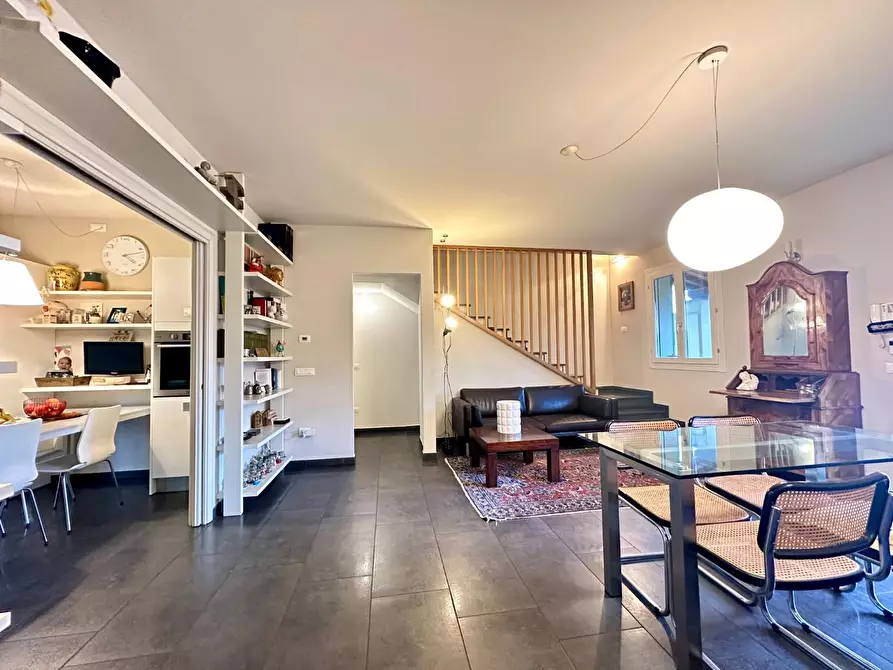 Immagine 9 di Casa bifamiliare in vendita  a Lucca