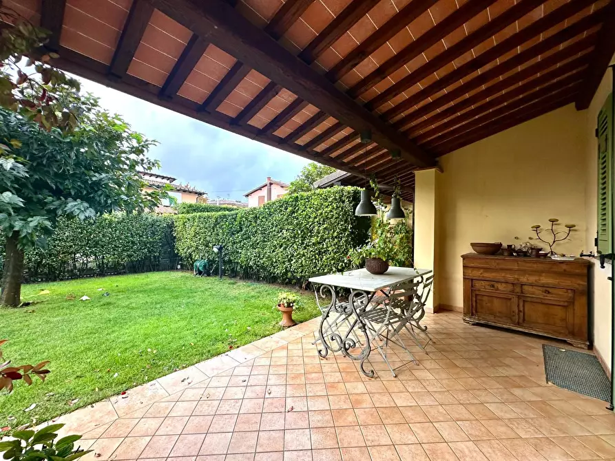 Immagine 3 di Casa bifamiliare in vendita  a Lucca