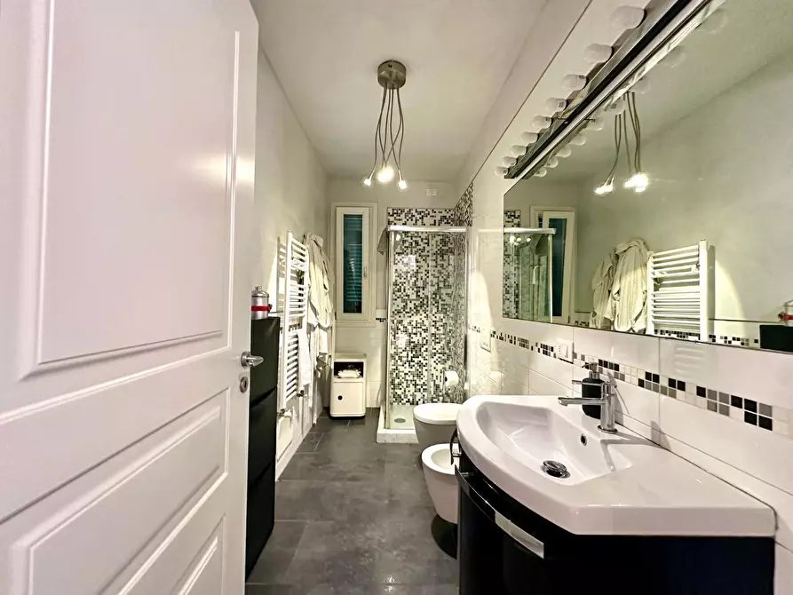 Immagine 20 di Casa bifamiliare in vendita  a Lucca