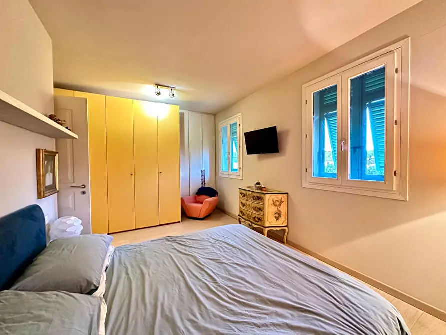 Immagine 28 di Casa bifamiliare in vendita  a Lucca