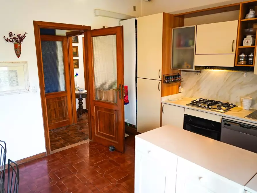 Immagine 17 di Appartamento in vendita  a Massa