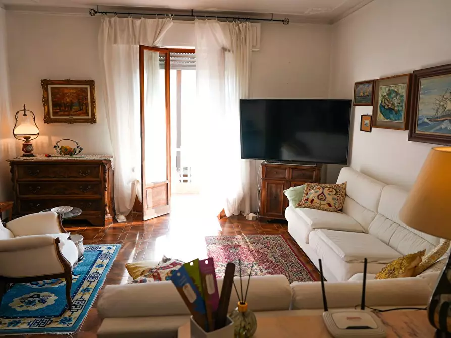 Immagine 2 di Appartamento in vendita  a Massa
