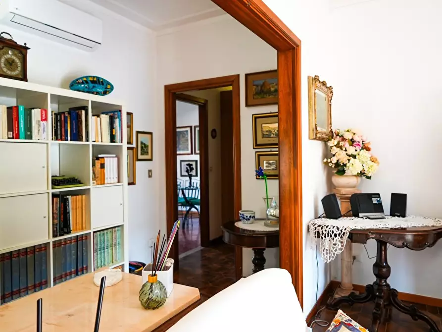 Immagine 9 di Appartamento in vendita  a Massa