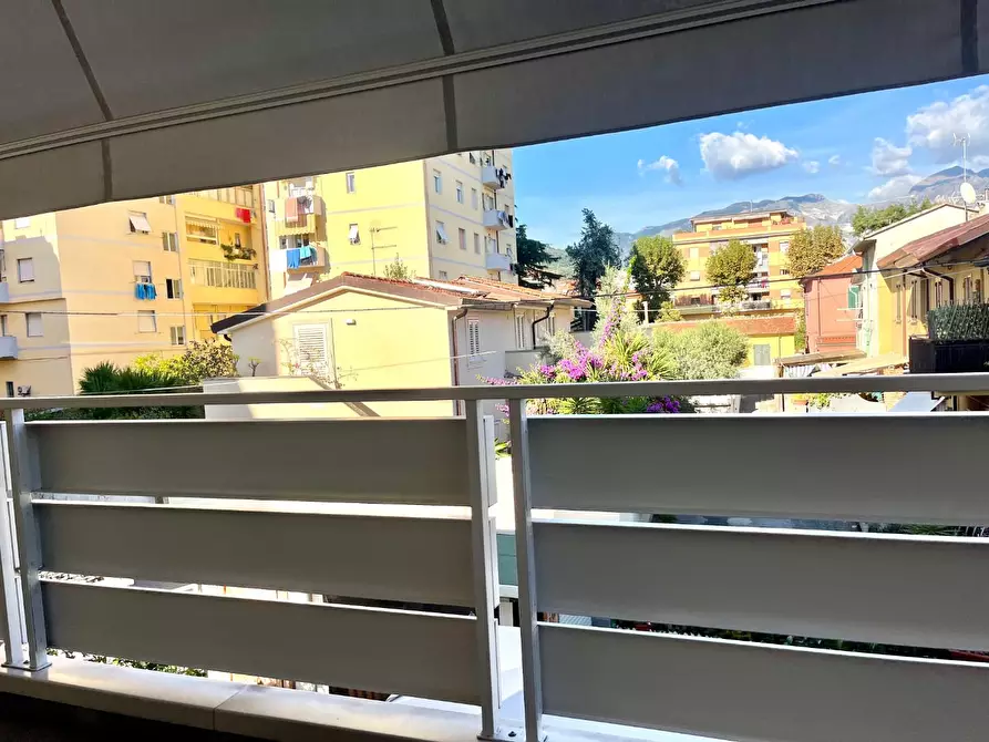Immagine 19 di Appartamento in vendita  a Carrara