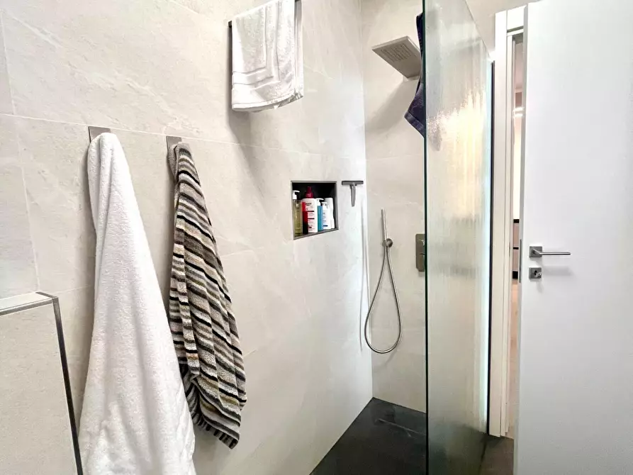 Immagine 16 di Appartamento in vendita  a Carrara