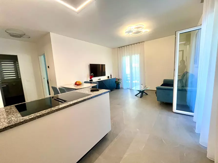 Immagine 2 di Appartamento in vendita  a Carrara