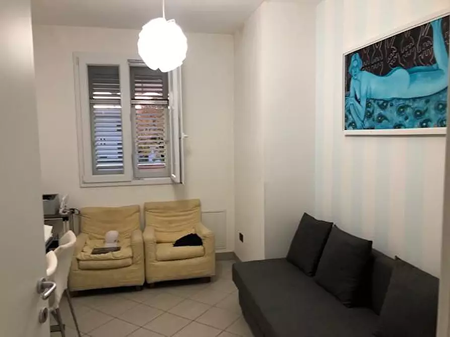 Immagine 5 di Appartamento in vendita  a Lucca