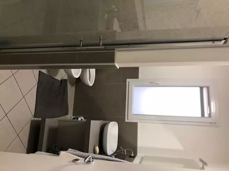 Immagine 6 di Appartamento in vendita  a Lucca