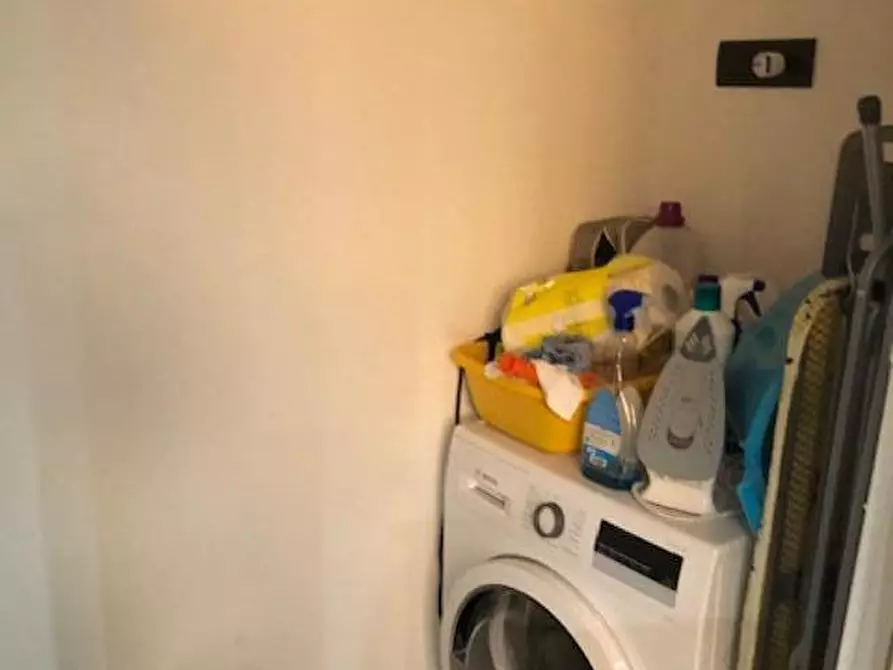 Immagine 11 di Appartamento in vendita  a Lucca