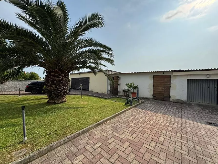 Immagine 2 di Casa bifamiliare in vendita  a San Giuliano Terme