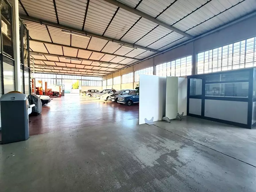 Immagine 5 di Capannone industriale in vendita  a Lucca